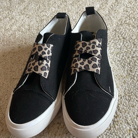 NWOT women’s casual shoes with memory foam sz 7 - Picture 1 of 6